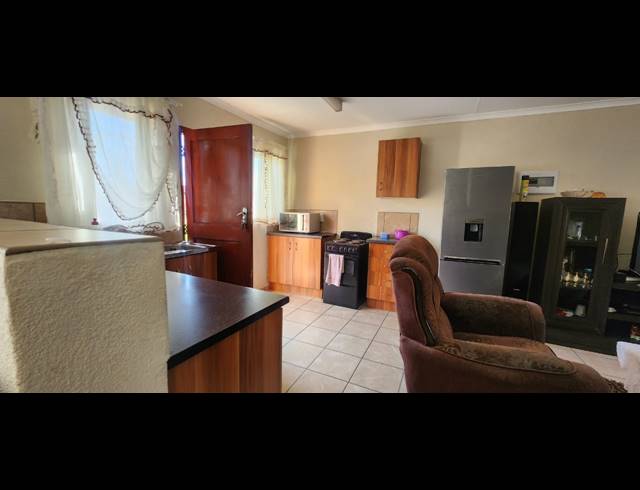 3 BEDROOM HOUSE FOR SALE IN WATERKLOOF HILL ESTATE
